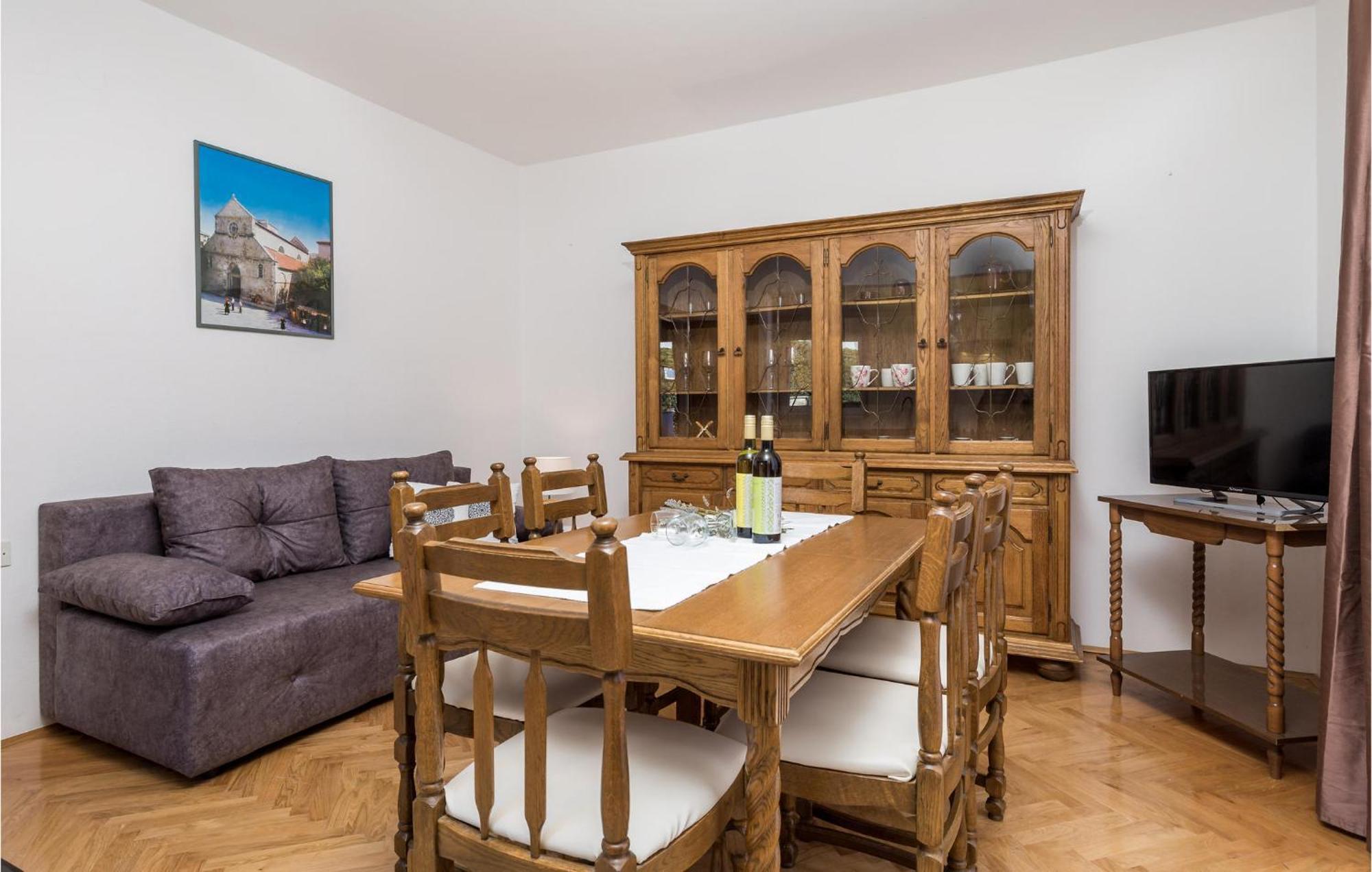 2 Bedroom Awesome Apartment In Pag Pag Town Exterior foto